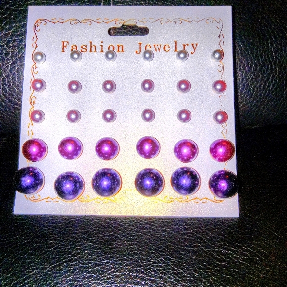 EARRINGS - Picture 1 of 1